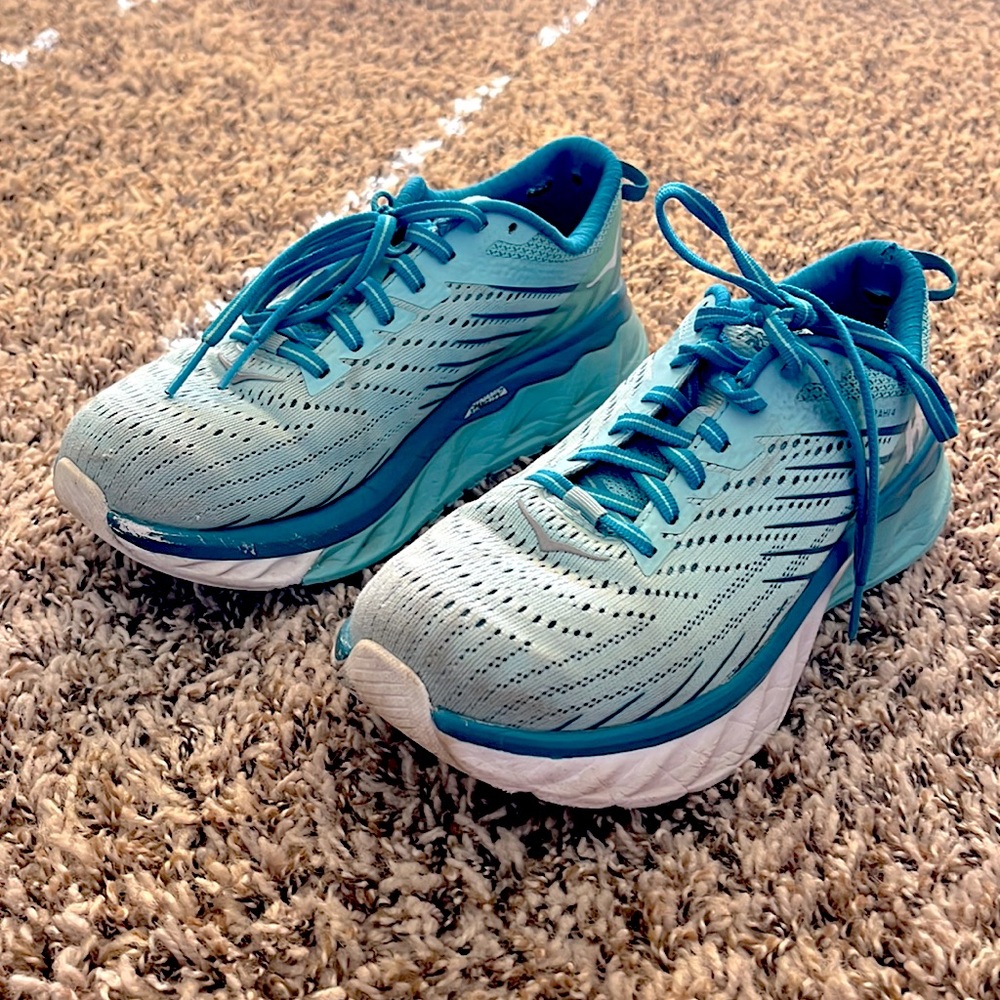 Hoka One One Arahi 4 running shoes